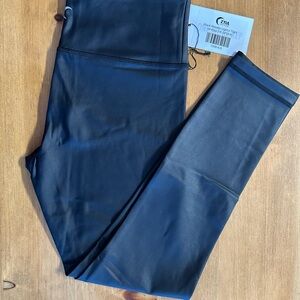 ZYIA  Black Metallic Light n Tight Leggings NWT